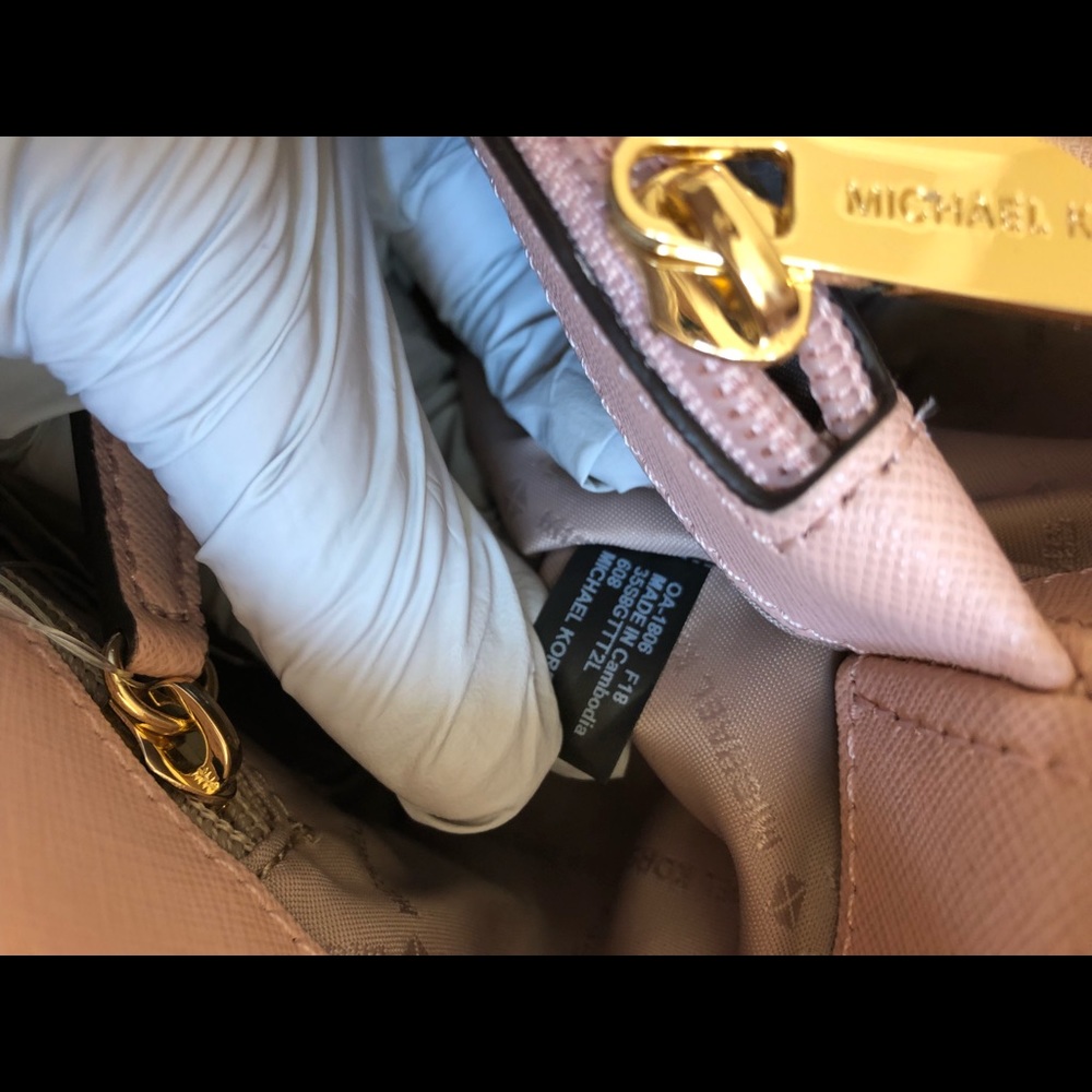 Authentic Michael Kors ew medium handbag crossbody - Picture 7 of 8